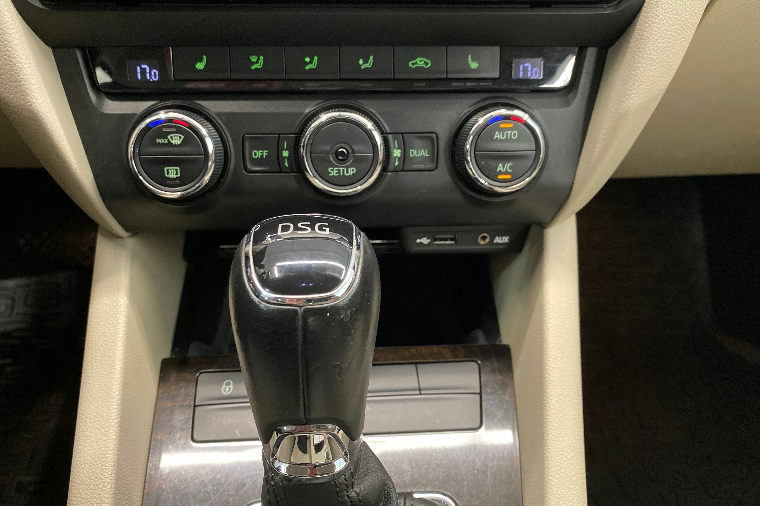 punainen Skoda Octavia 2014 kuva 16.