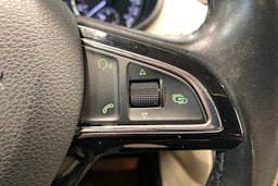 punainen Skoda Octavia 2014 kuva 18.