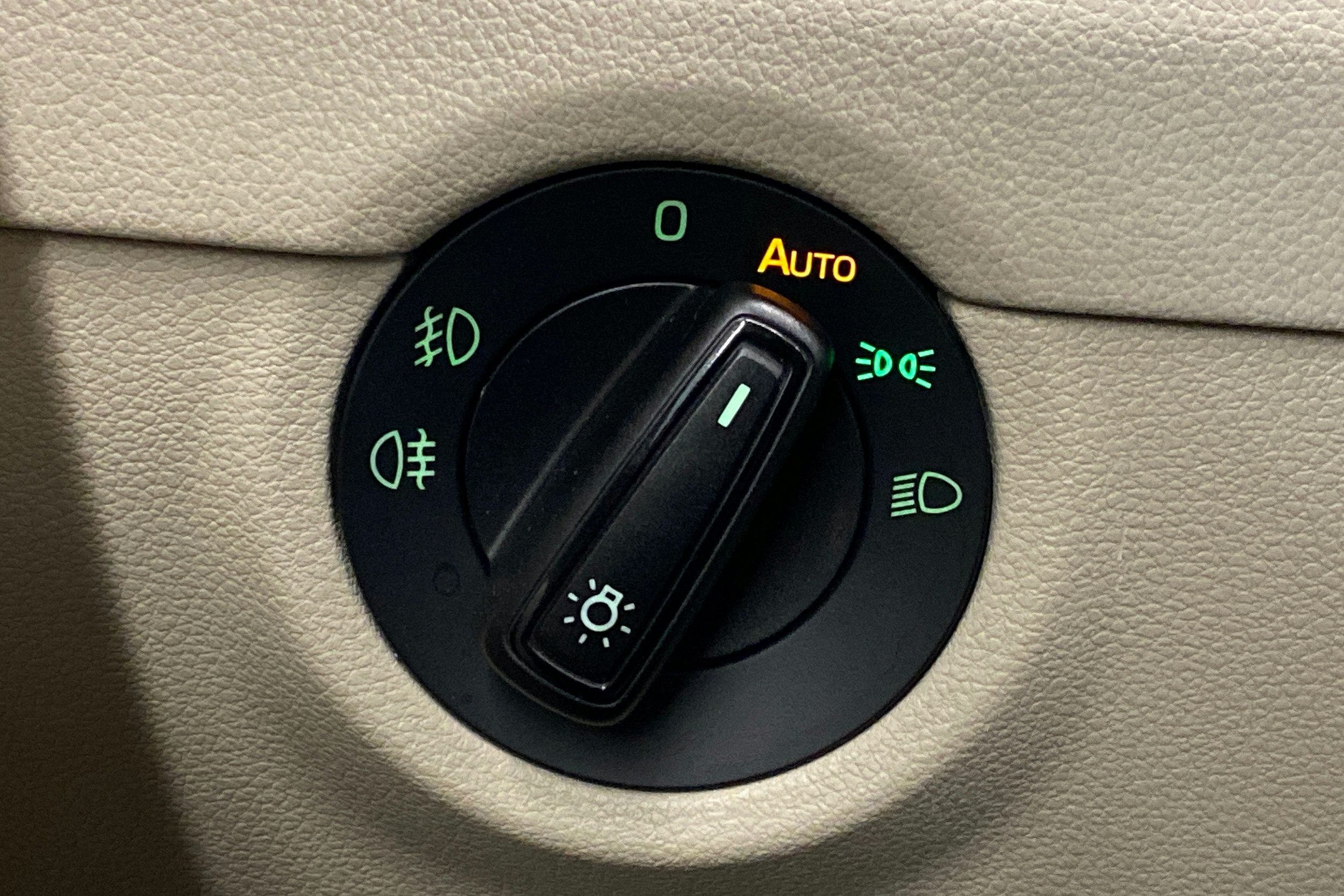 punainen Skoda Octavia 2014 kuva 20.