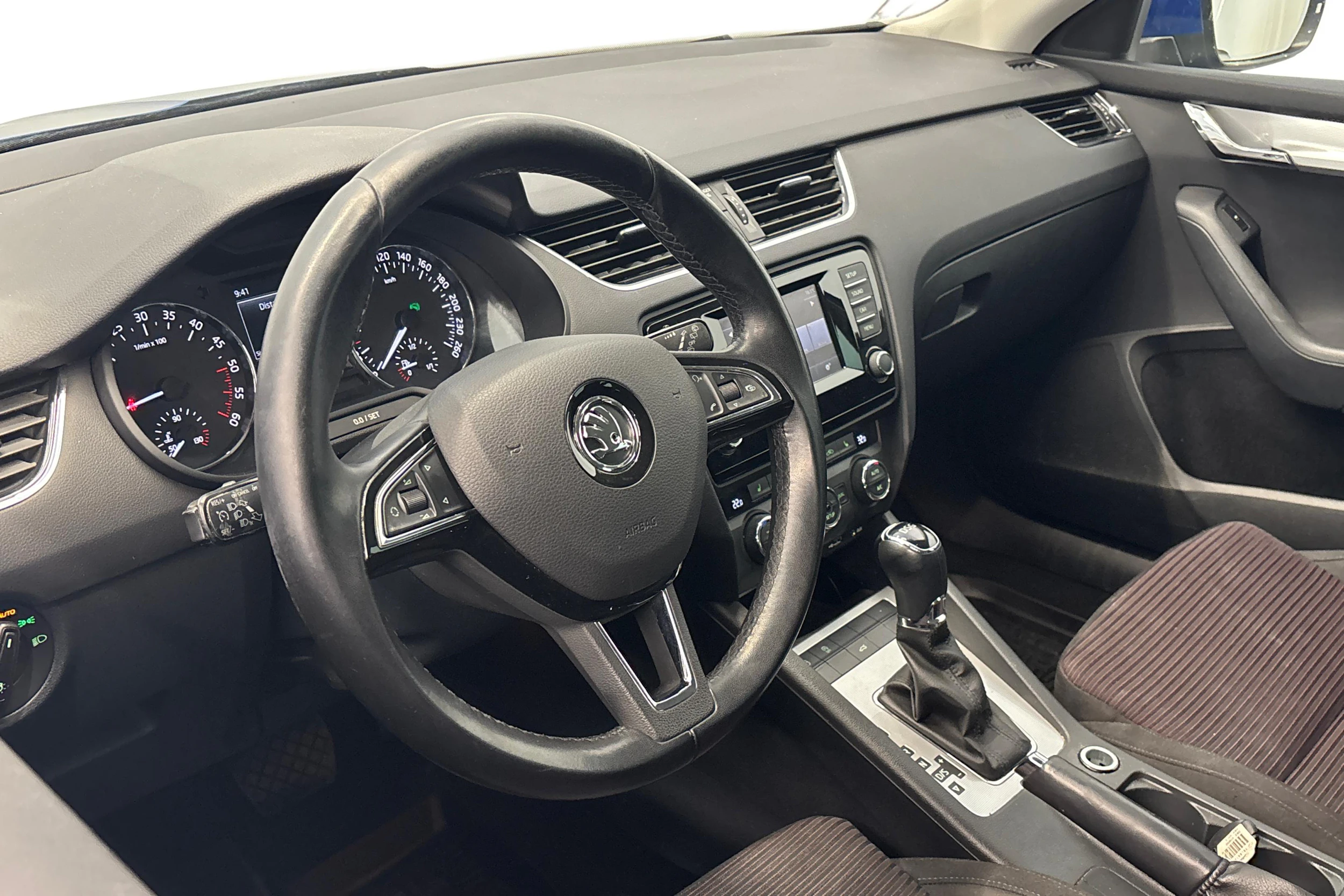 sininen Skoda Octavia 2014 kuva 8.
