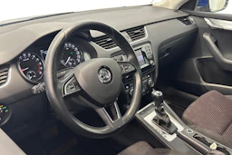 sininen Skoda Octavia 2014 kuva 8.