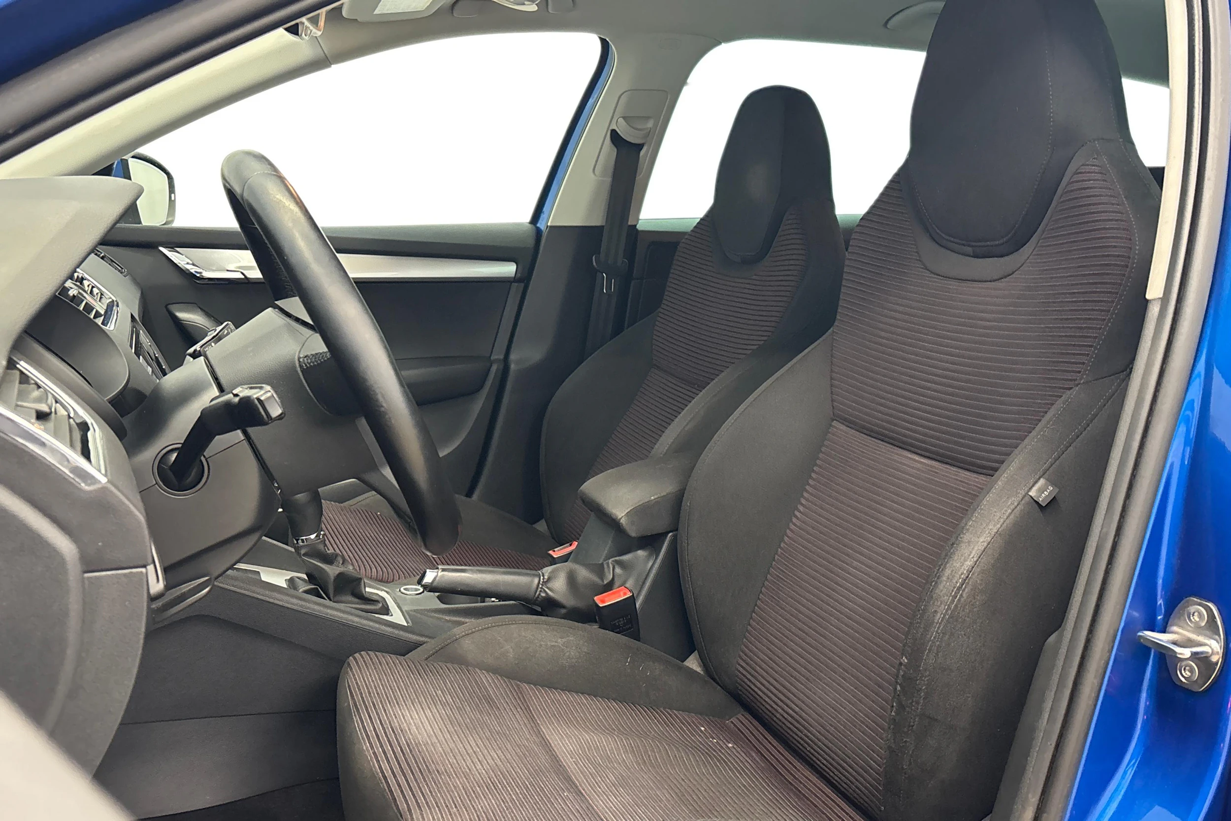 sininen Skoda Octavia 2014 kuva 9.