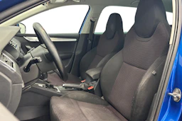 sininen Skoda Octavia 2014 kuva 9.