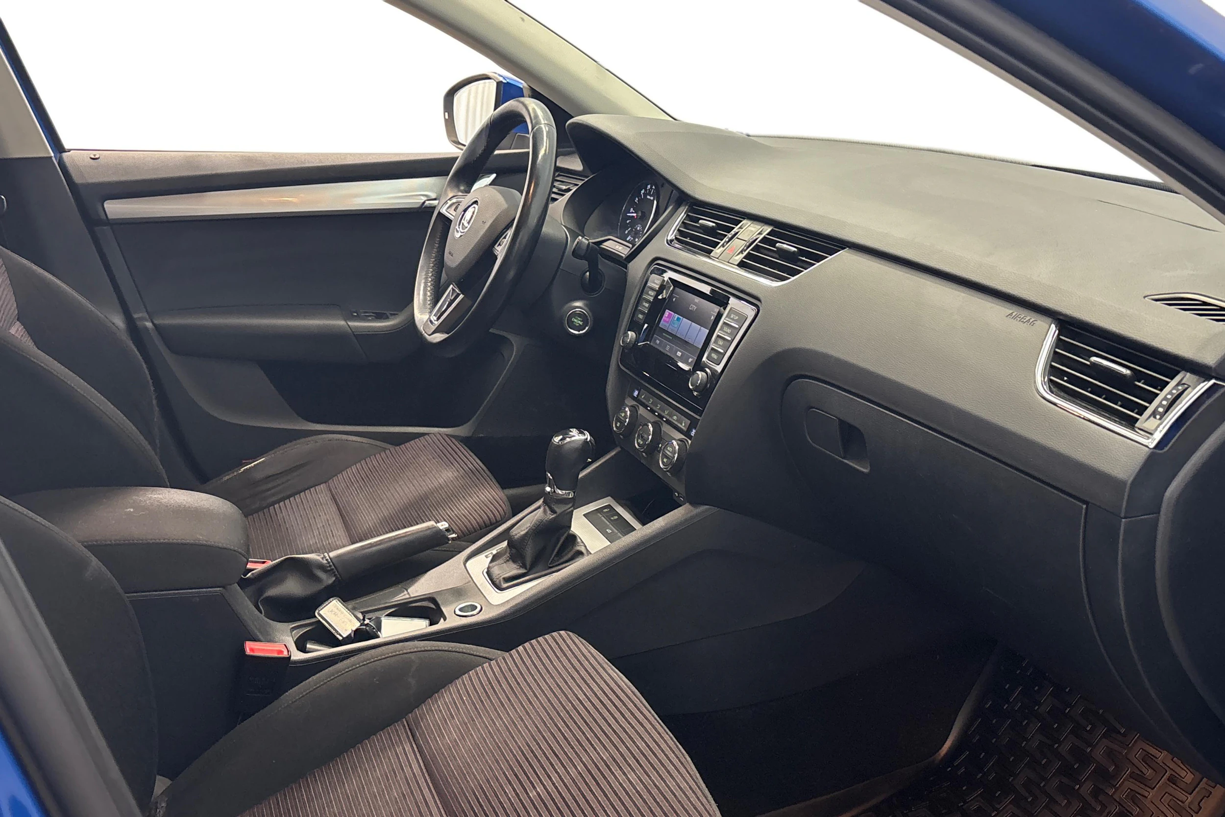 sininen Skoda Octavia 2014 kuva 11.