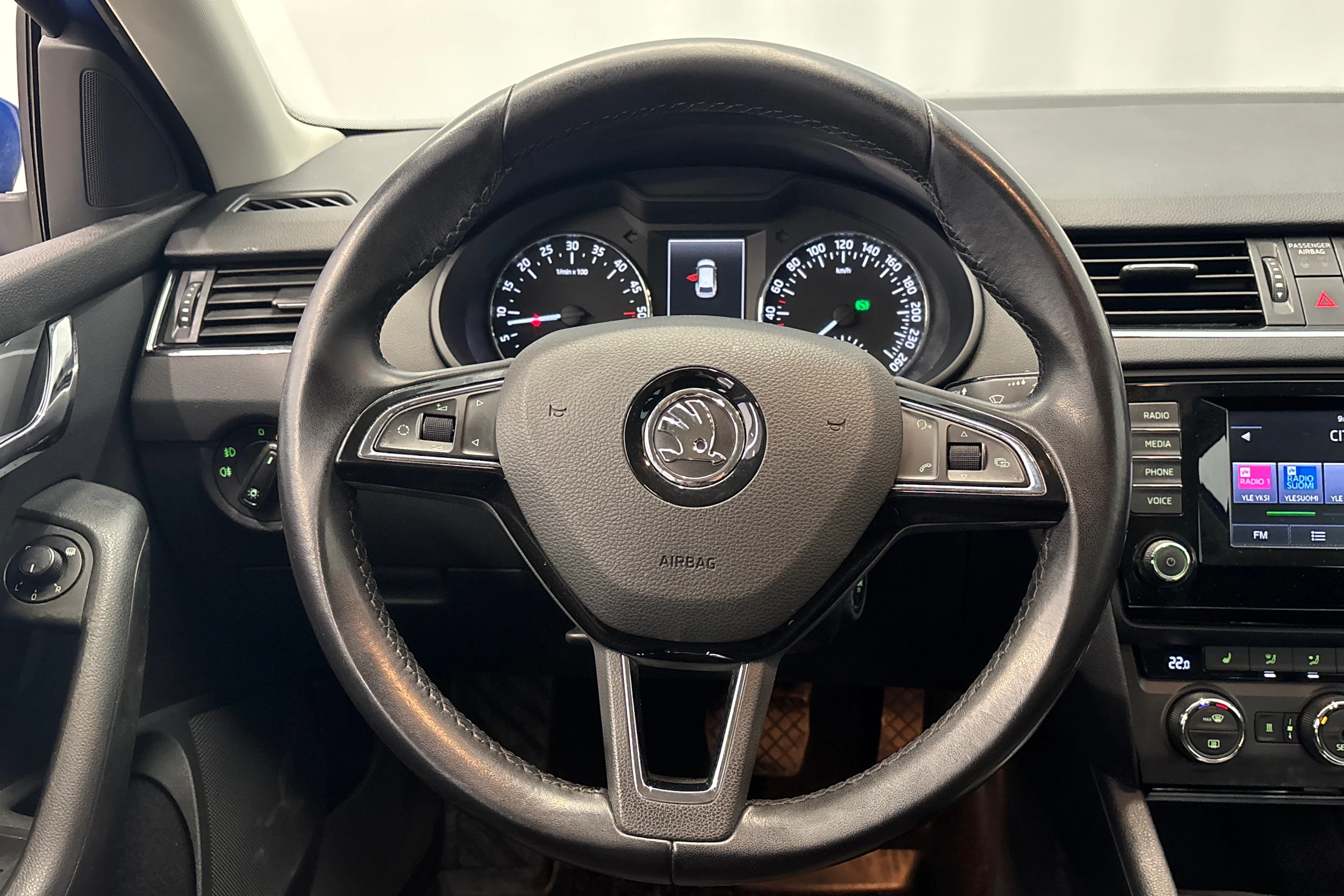 sininen Skoda Octavia 2014 kuva 17.