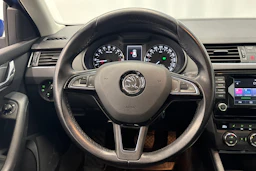 sininen Skoda Octavia 2014 kuva 17.