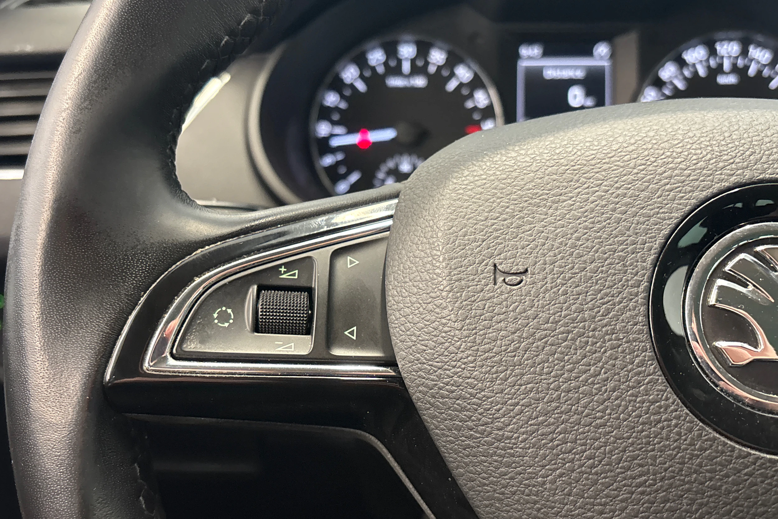 sininen Skoda Octavia 2014 kuva 18.