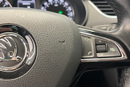 sininen Skoda Octavia 2014 kuva 19.