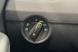 sininen Skoda Octavia 2014 kuva 28.