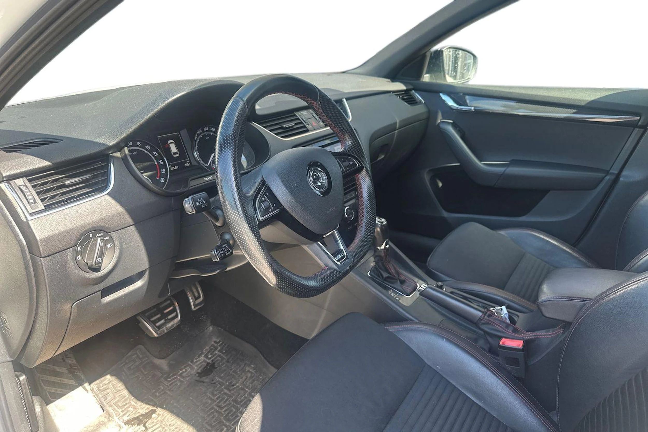 Valkoinen Skoda OCTAVIA 2014 kuva 3.