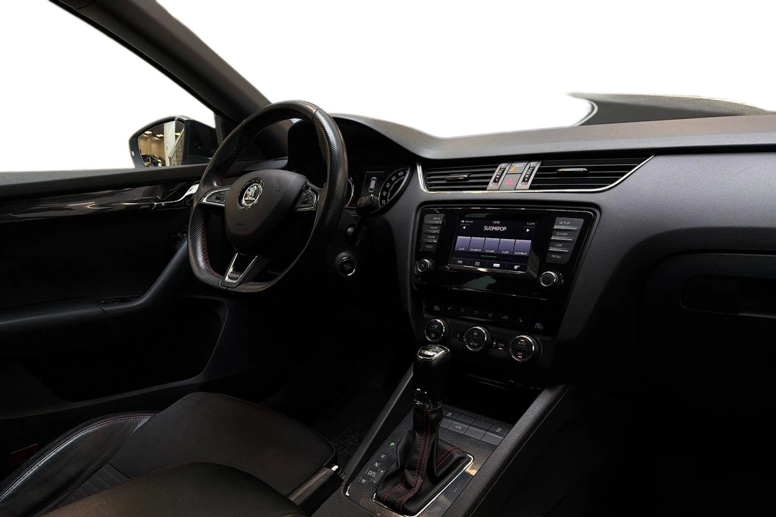 valkoinen Skoda Octavia 2015 kuva 7.