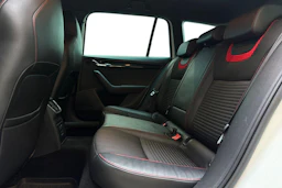 valkoinen Skoda Octavia 2015 kuva 8.