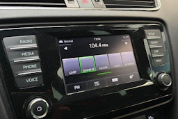 valkoinen Skoda Octavia 2015 kuva 17.