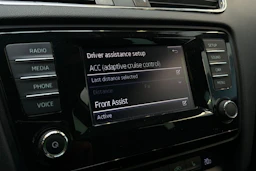 valkoinen Skoda Octavia 2015 kuva 19.