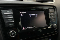 valkoinen Skoda Octavia 2015 kuva 21.