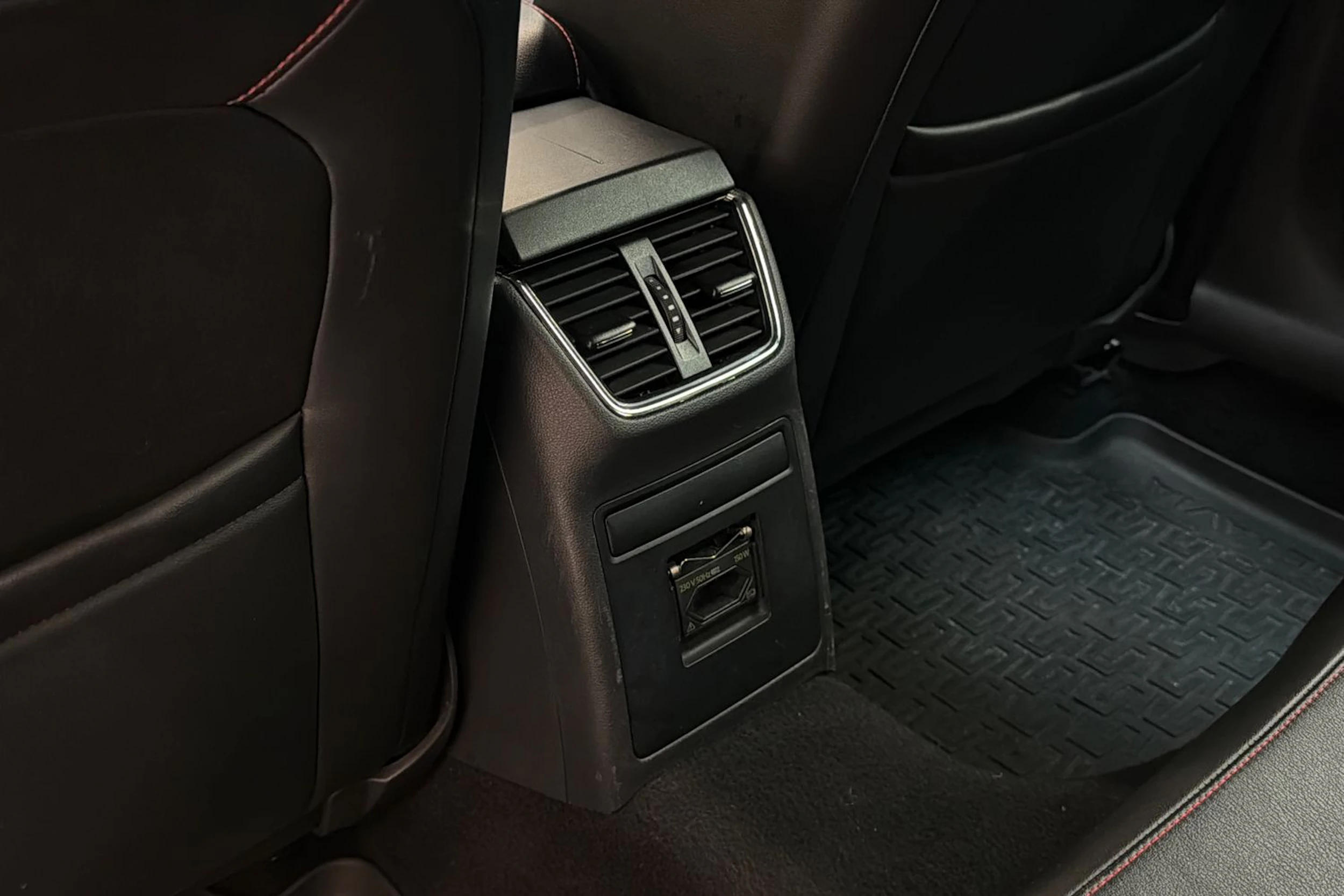 valkoinen Skoda Octavia 2015 kuva 24.