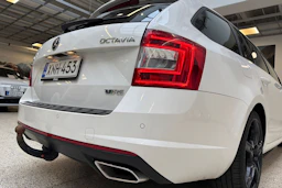 valkoinen Skoda Octavia 2015 kuva 32.