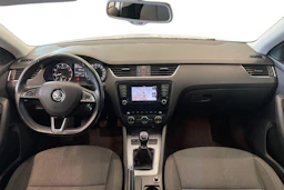 valkoinen Skoda Octavia 2014 kuva 7.