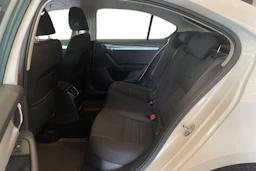 valkoinen Skoda Octavia 2014 kuva 8.