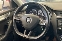 valkoinen Skoda Octavia 2014 kuva 11.
