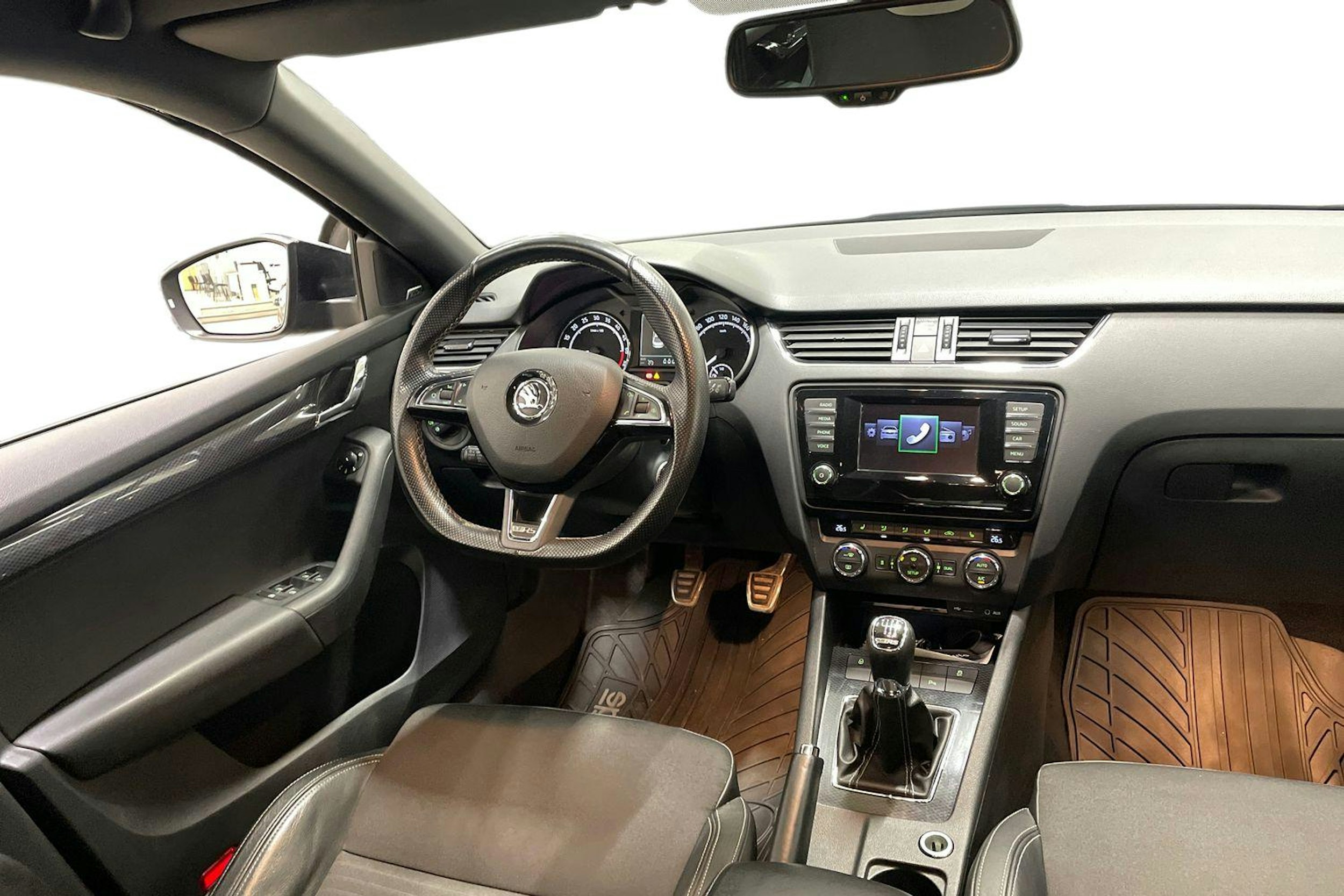 musta Skoda Octavia 2014 kuva 9.