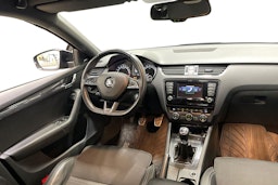 musta Skoda Octavia 2014 kuva 9.