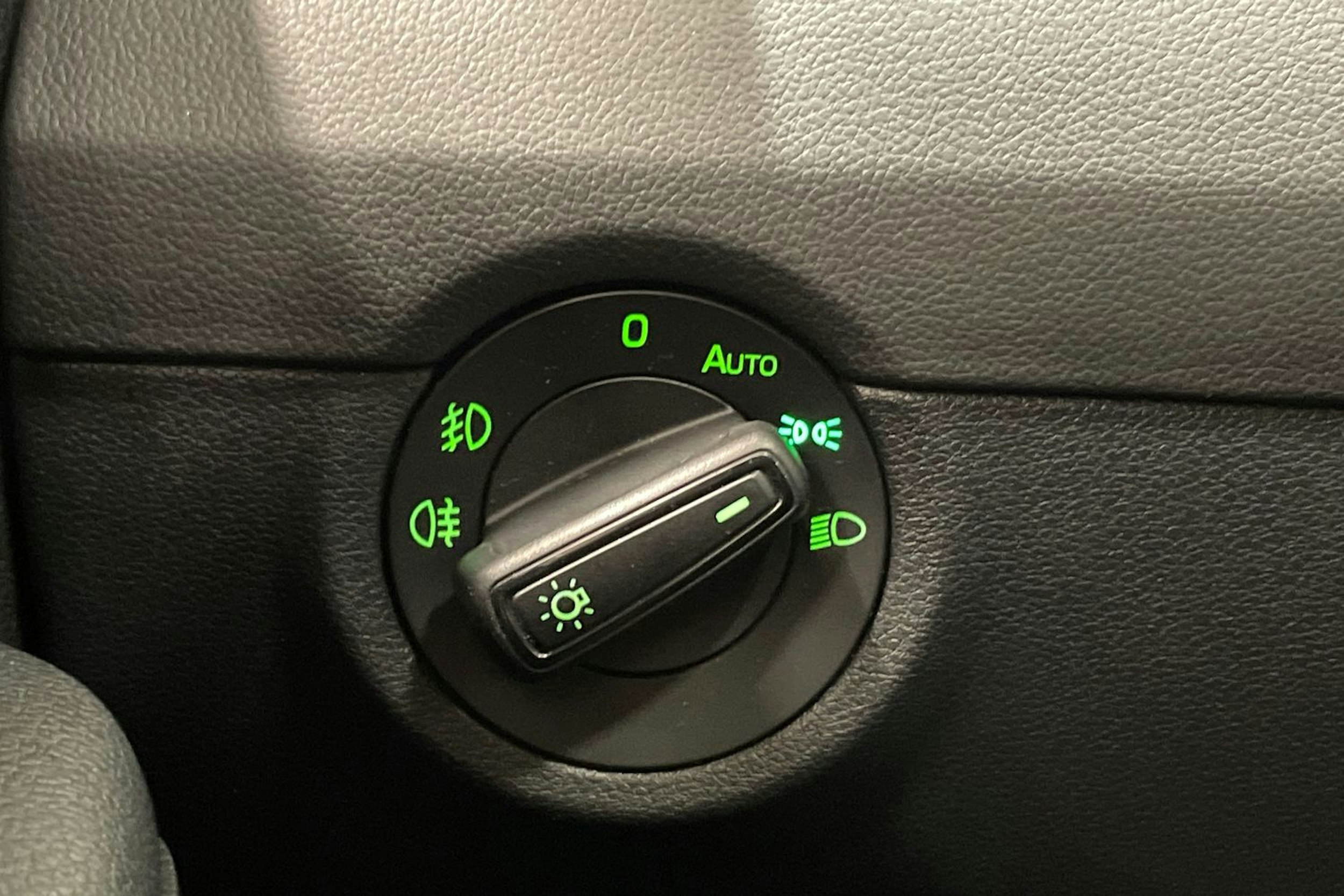 musta Skoda Octavia 2014 kuva 20.