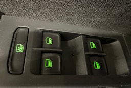 musta Skoda Octavia 2014 kuva 32.