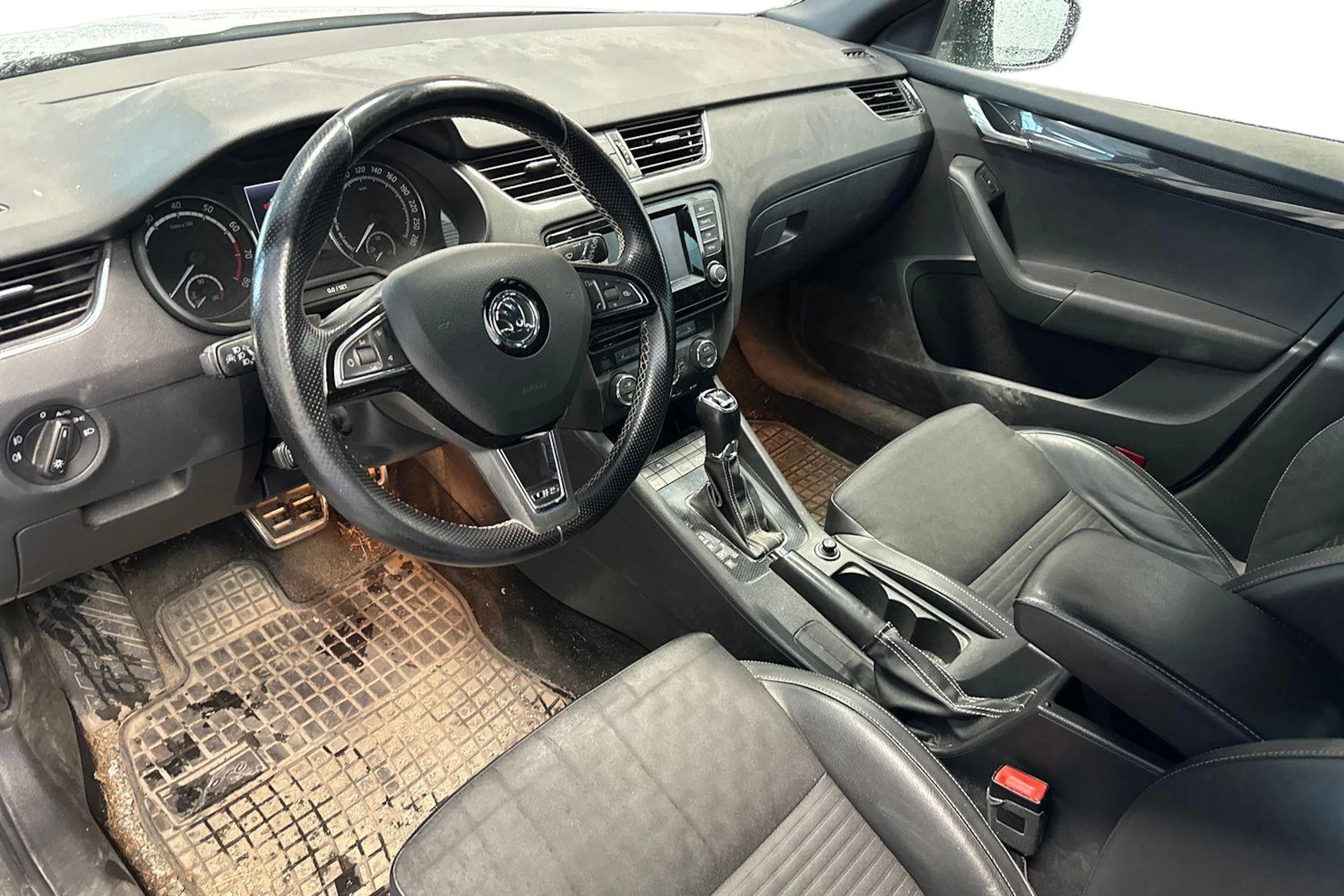 valkoinen Skoda Octavia 2014 kuva 3.