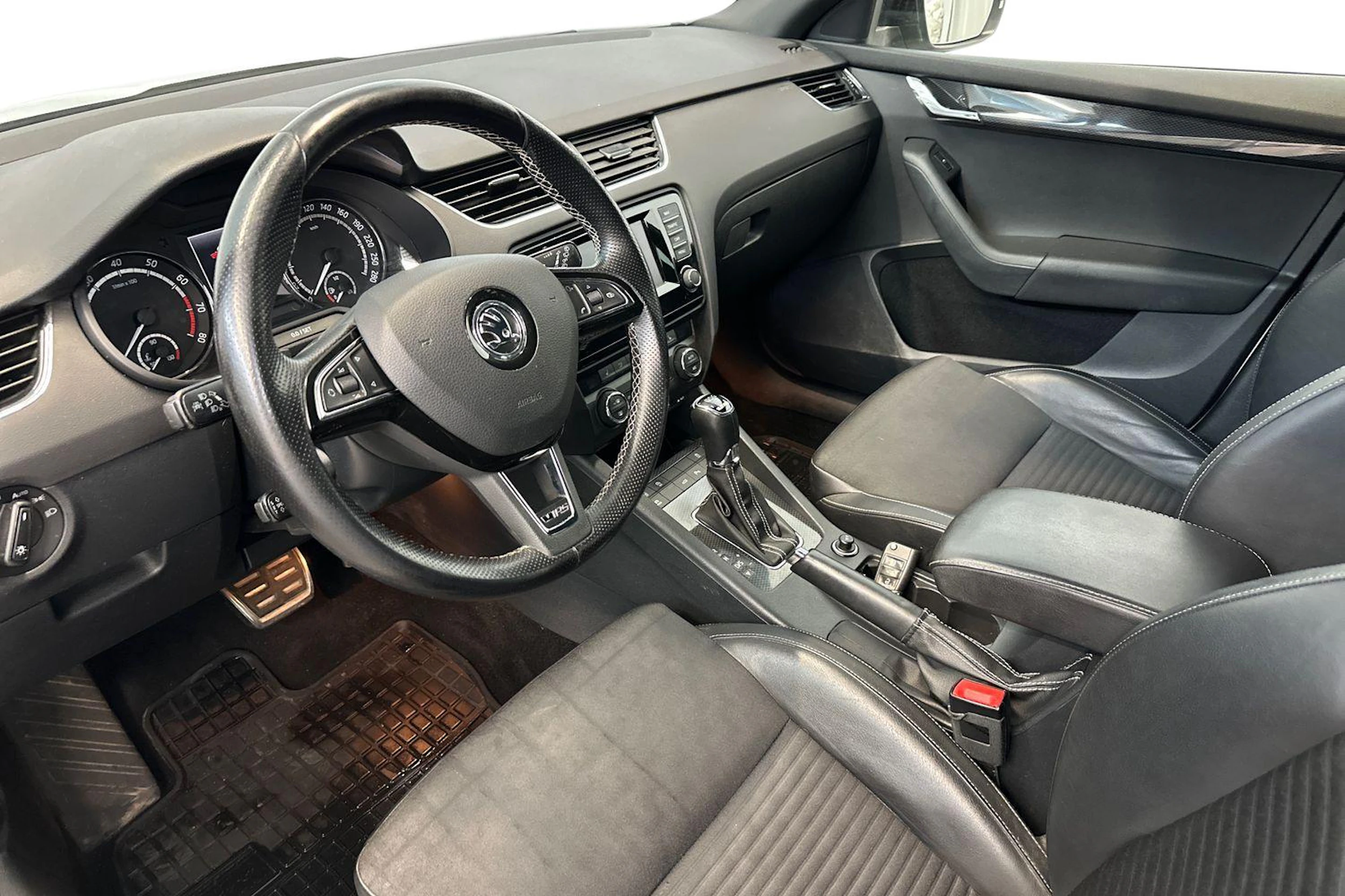 valkoinen Skoda Octavia 2014 kuva 8.