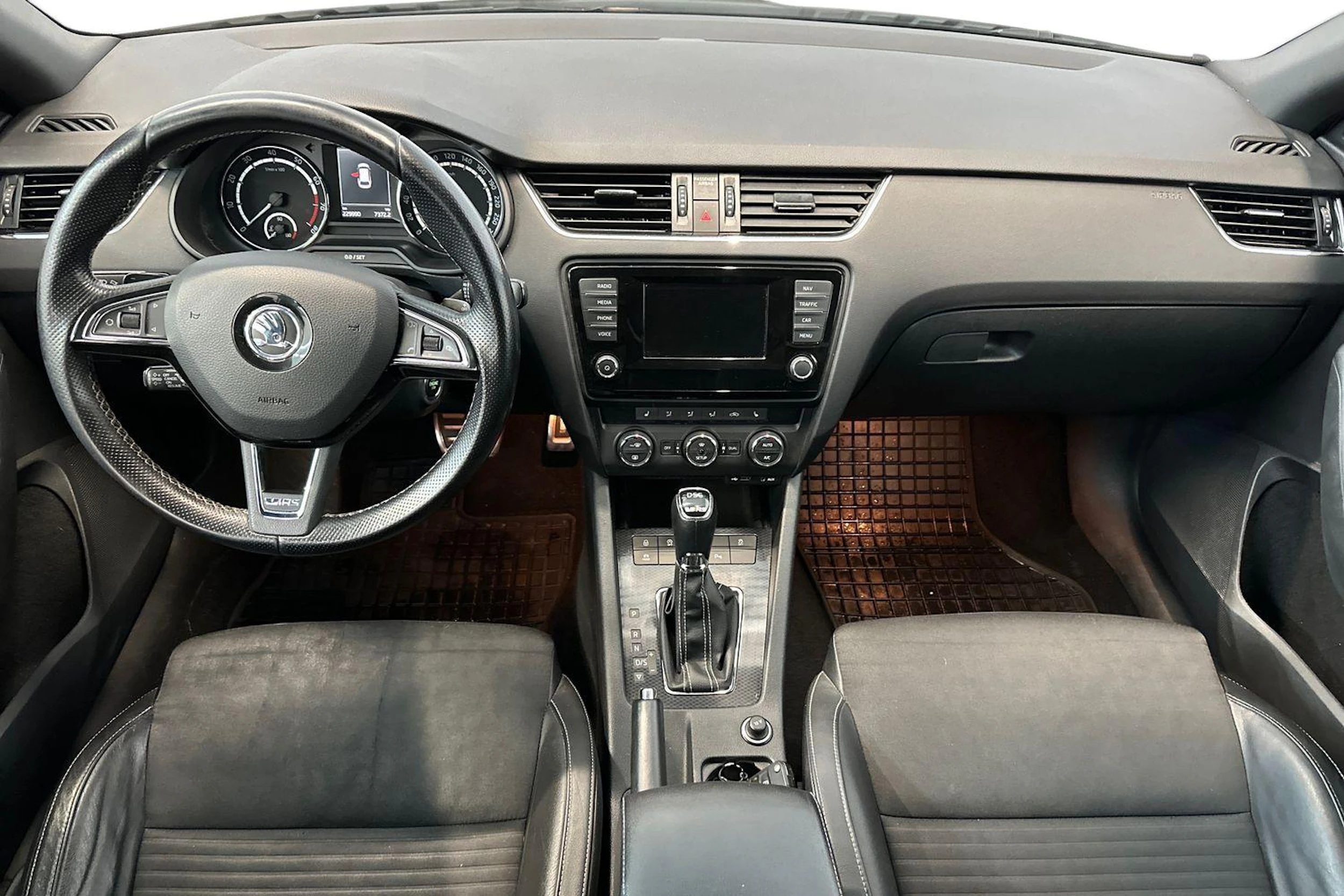 valkoinen Skoda Octavia 2014 kuva 9.
