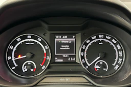 valkoinen Skoda Octavia 2014 kuva 16.