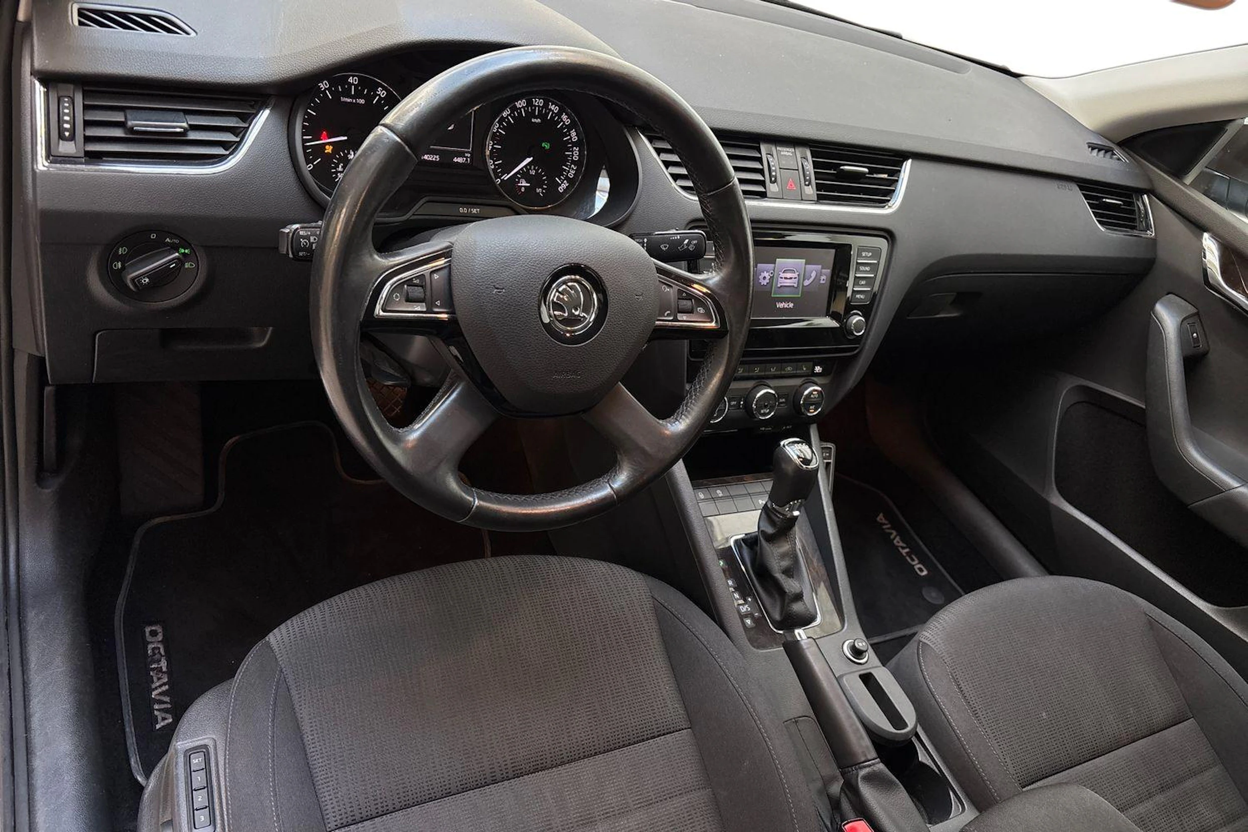 ruskea (beige) Skoda Octavia 2014 kuva 6.