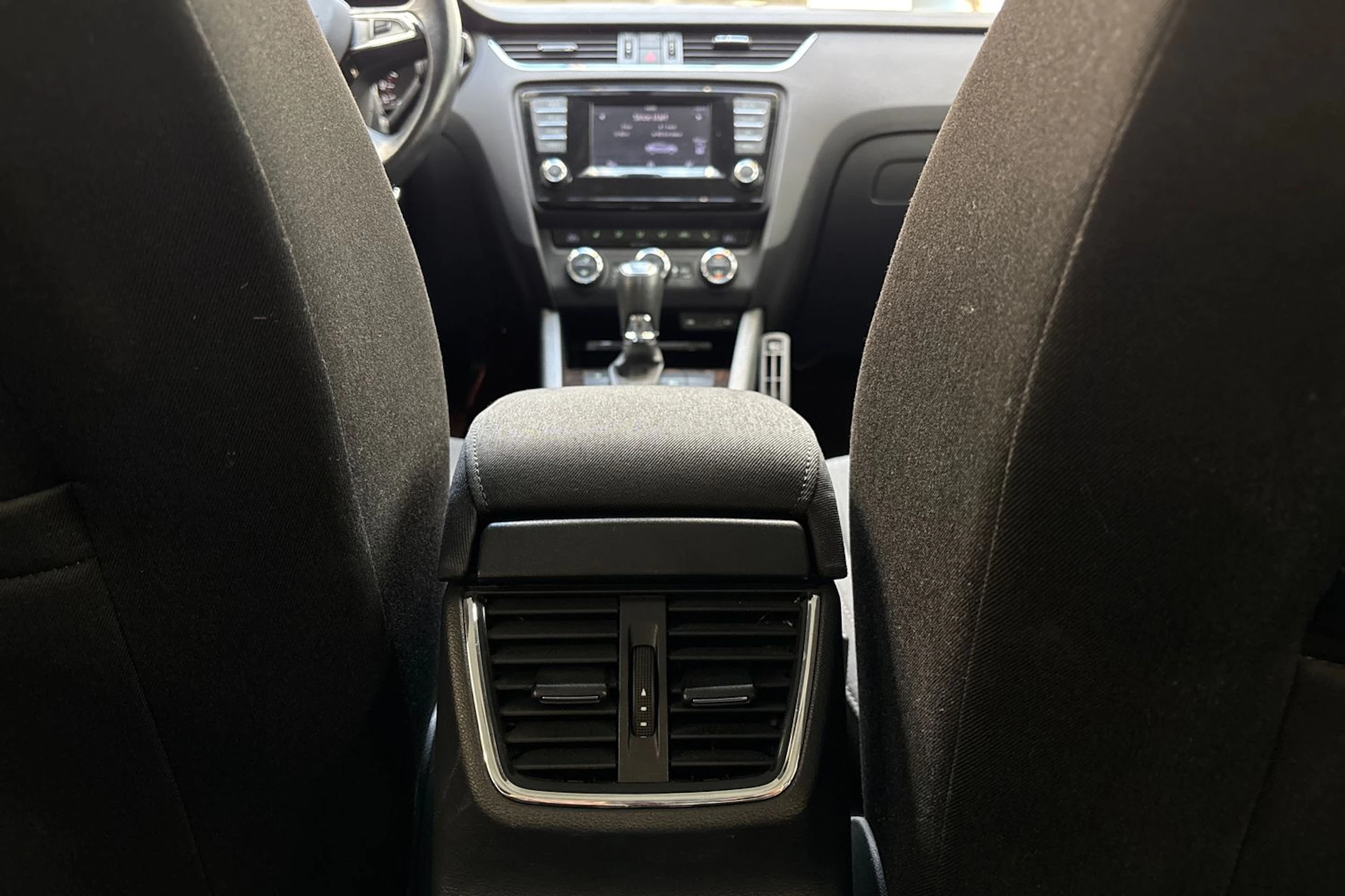 ruskea (beige) Skoda Octavia 2014 kuva 14.