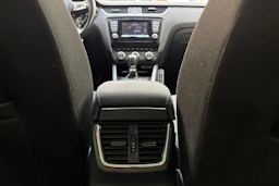ruskea (beige) Skoda Octavia 2014 kuva 14.