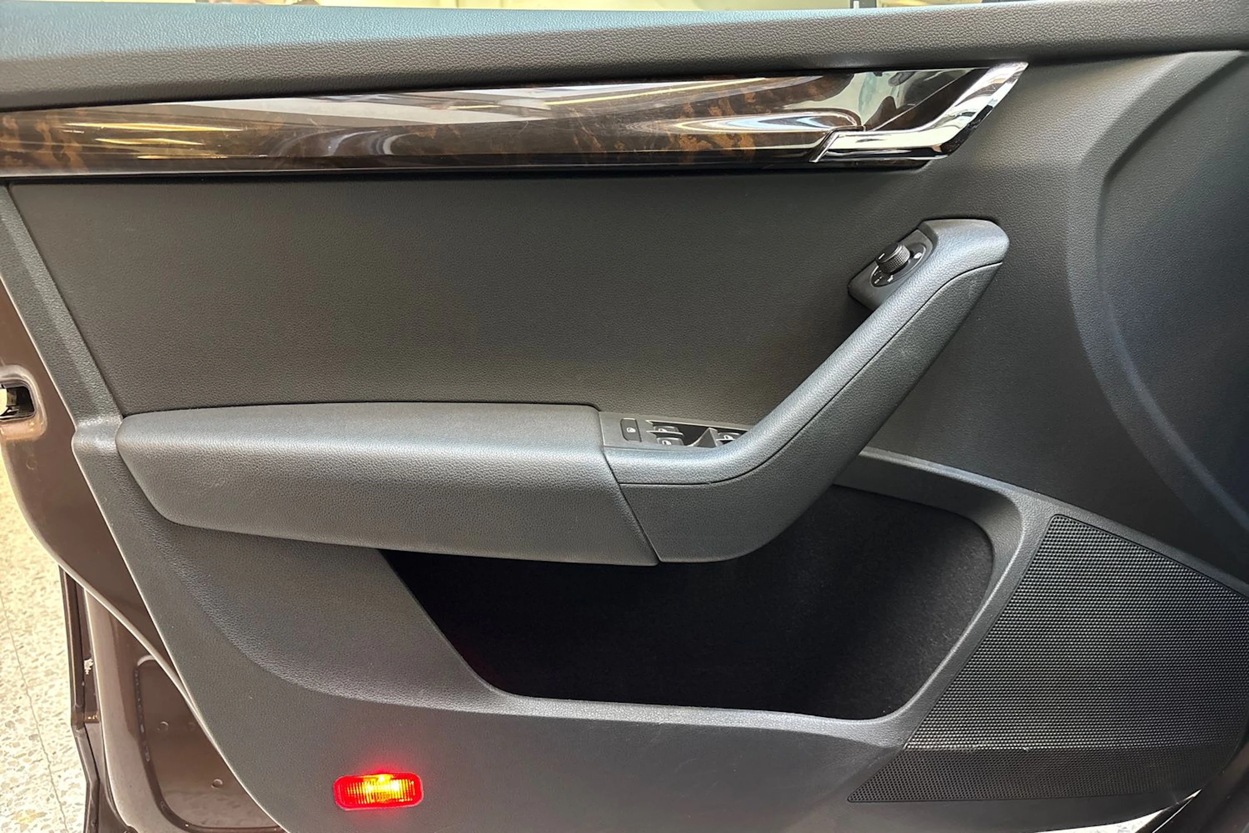 ruskea (beige) Skoda Octavia 2014 kuva 16.