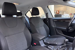 ruskea (beige) Skoda Octavia 2014 kuva 22.