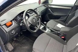 sininen Skoda Octavia 2014 kuva 3.