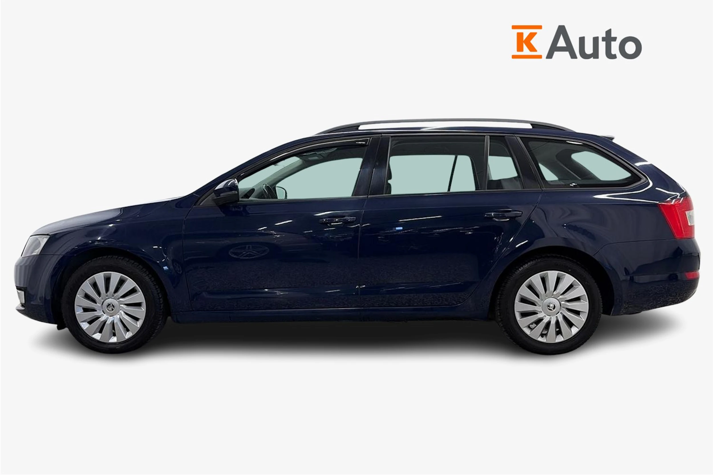 sininen Skoda Octavia 2015 kuva 5.
