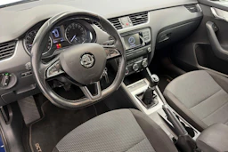sininen Skoda Octavia 2015 kuva 6.