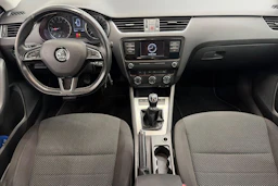 sininen Skoda Octavia 2015 kuva 7.