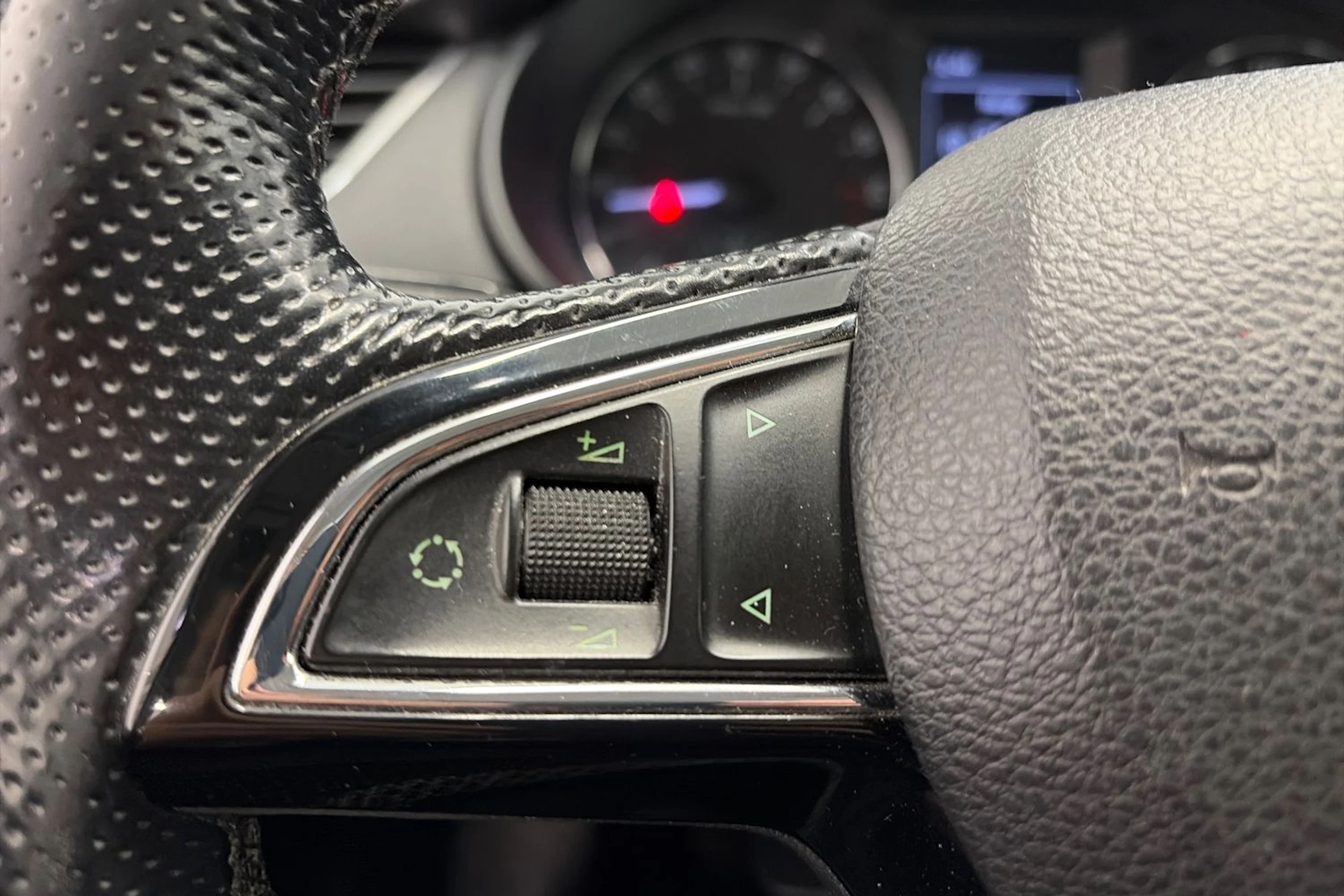 sininen Skoda Octavia 2015 kuva 14.