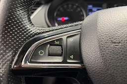 sininen Skoda Octavia 2015 kuva 14.