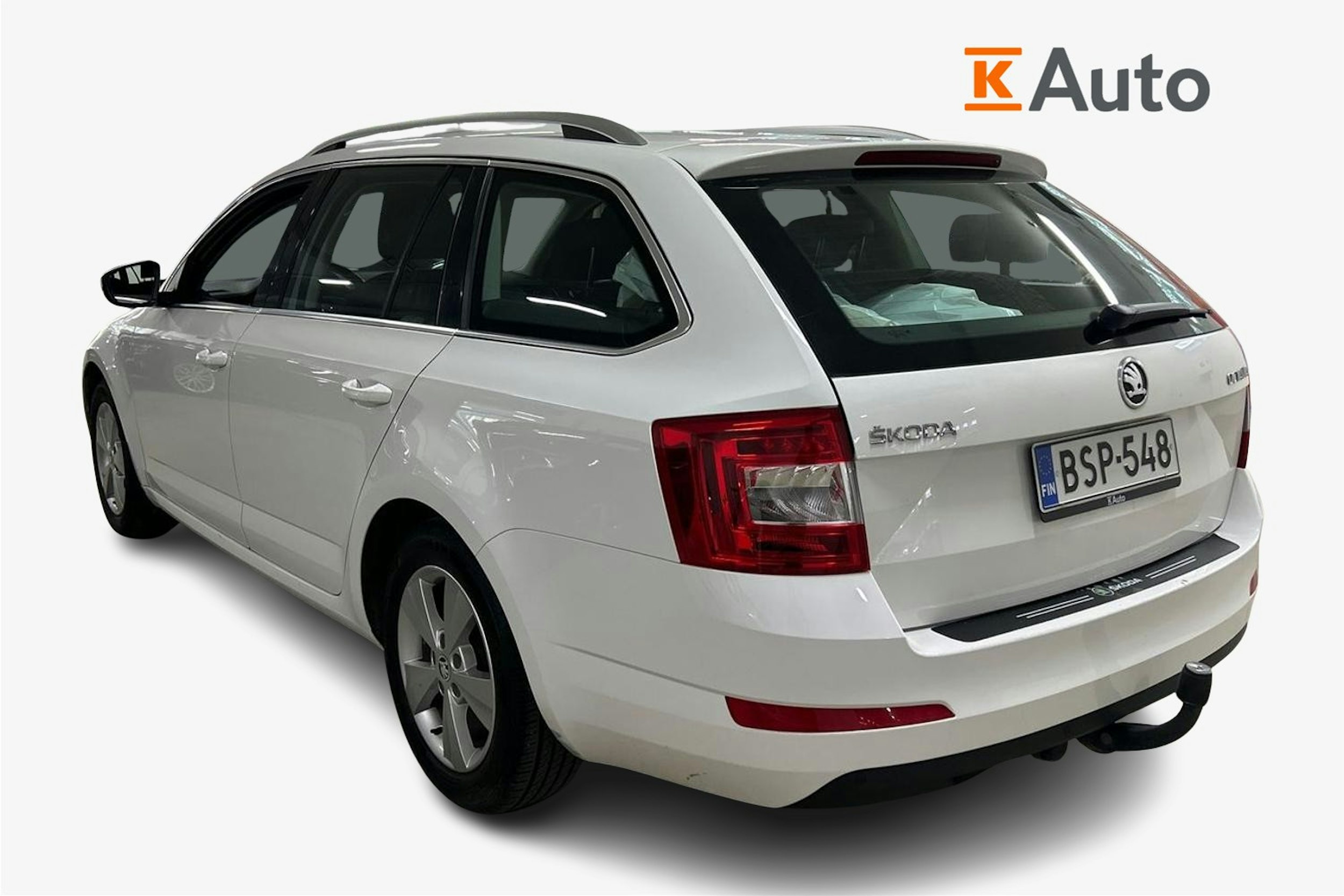 valkoinen Skoda Octavia 2015 kuva 2.