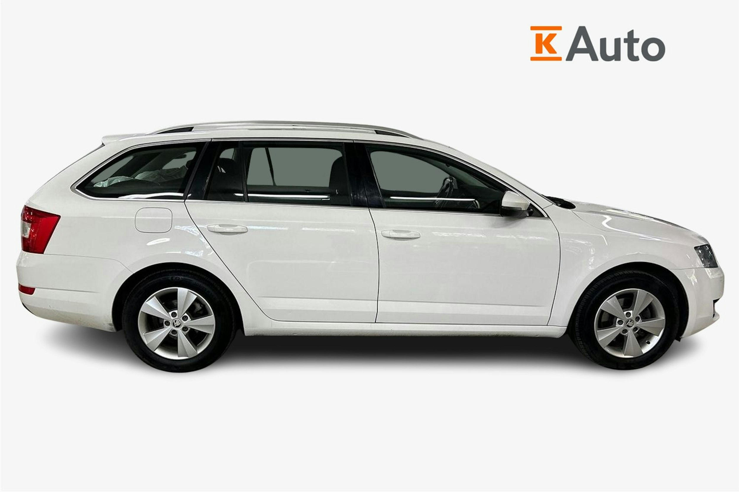 valkoinen Skoda Octavia 2015 kuva 6.