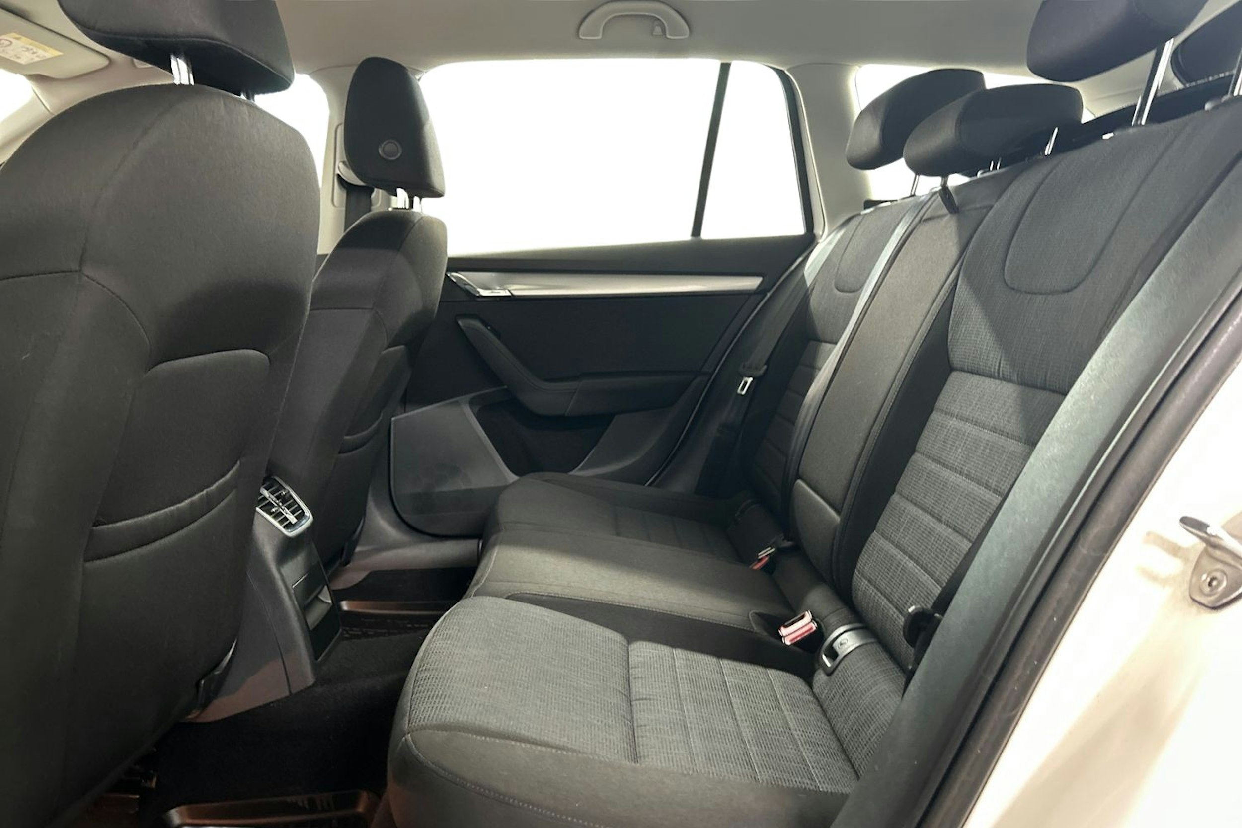 valkoinen Skoda Octavia 2015 kuva 10.