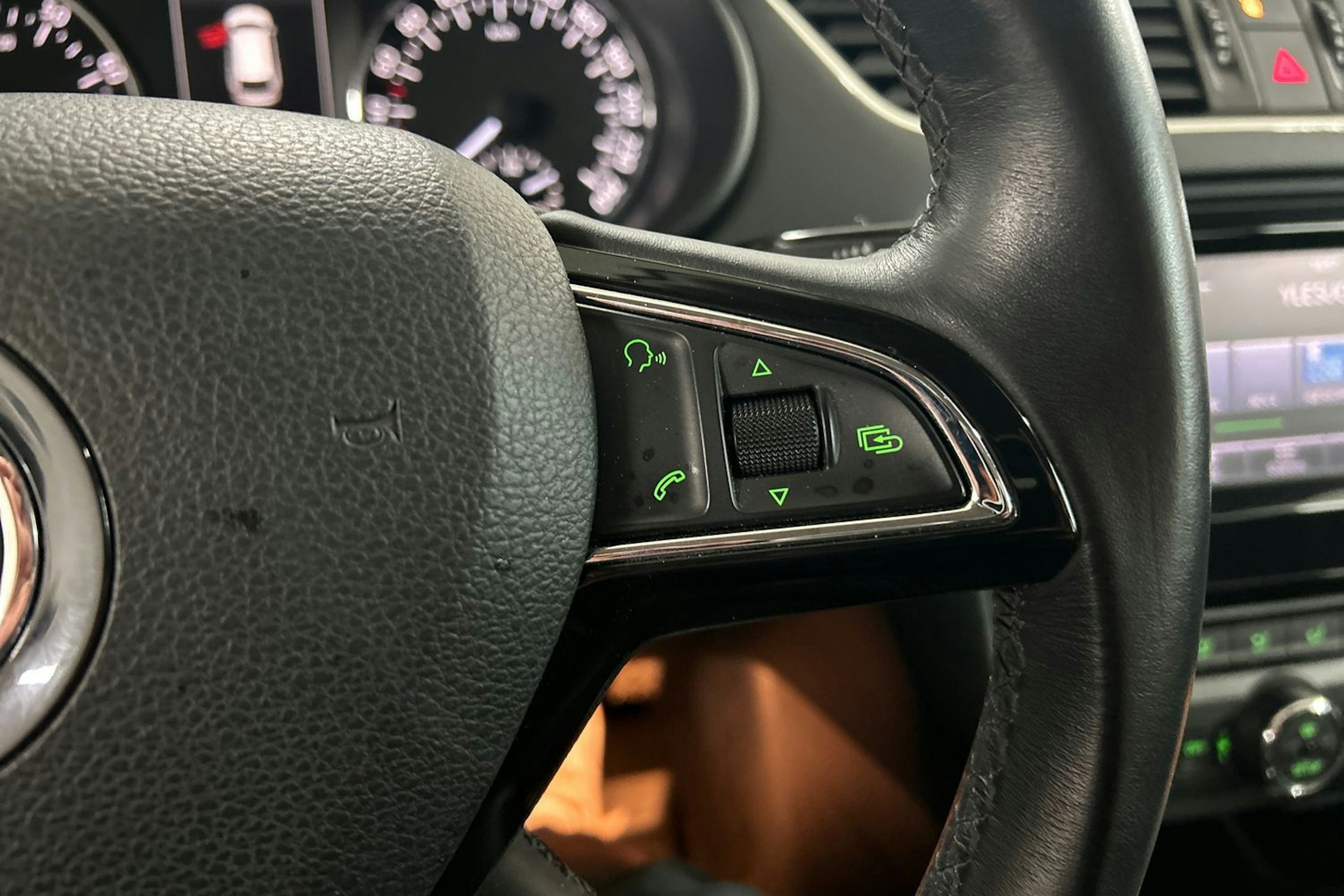 valkoinen Skoda Octavia 2015 kuva 18.