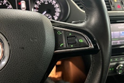 valkoinen Skoda Octavia 2015 kuva 18.