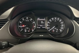valkoinen Skoda Octavia 2015 kuva 19.
