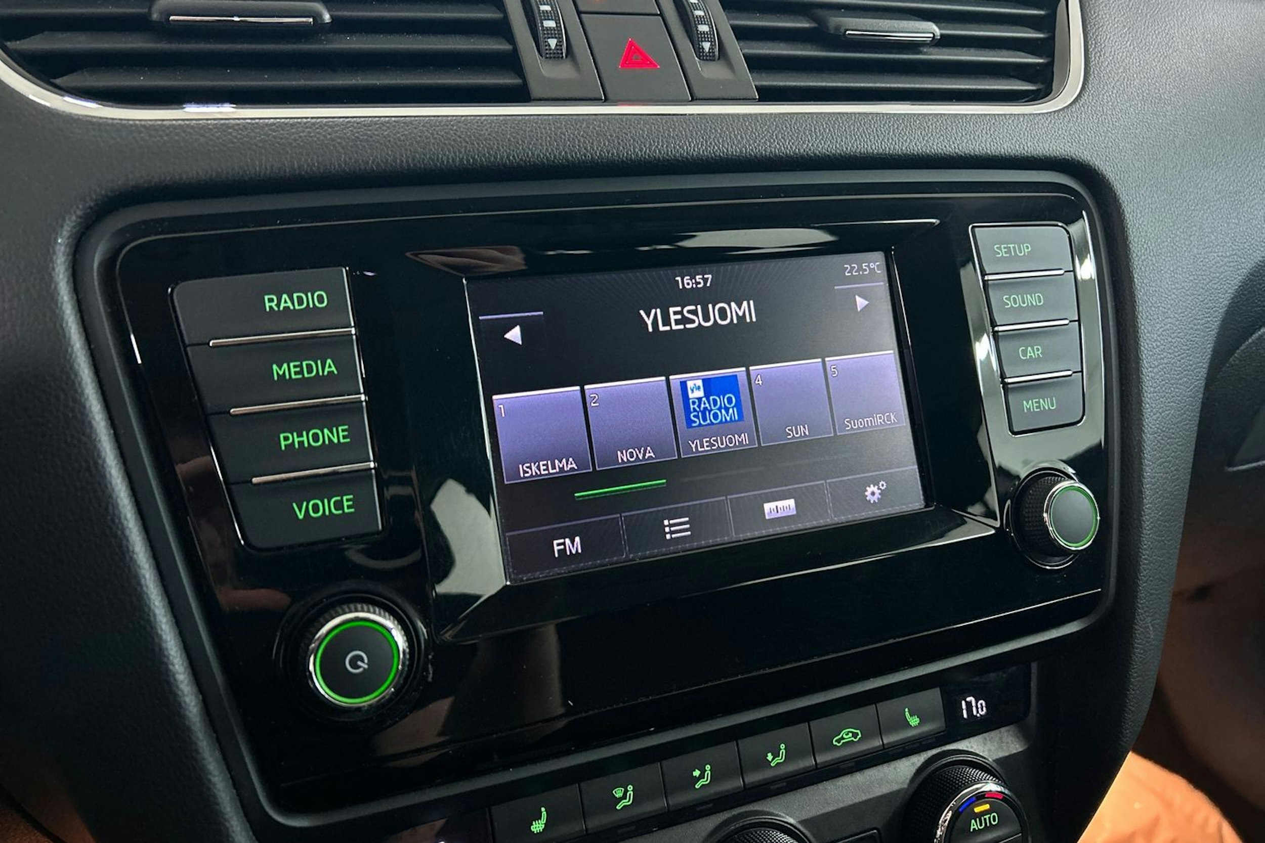 valkoinen Skoda Octavia 2015 kuva 20.